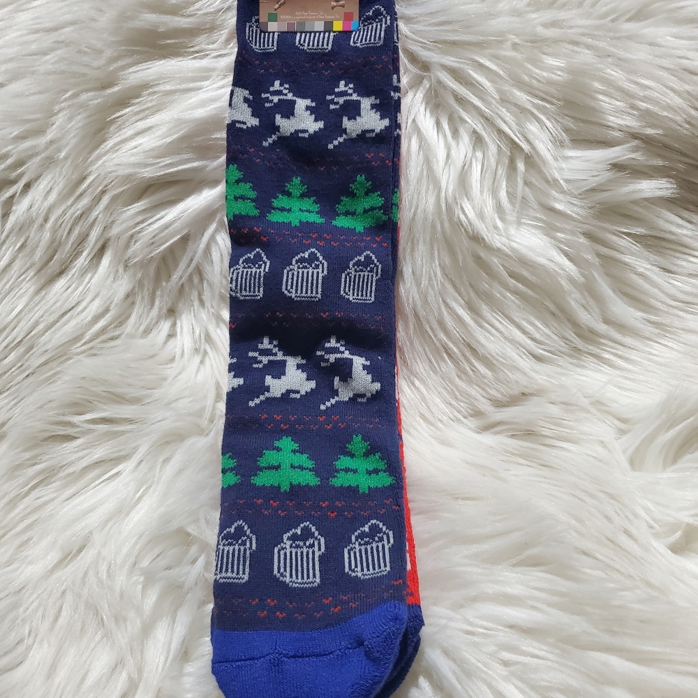 🦋 5/$25 Basic Resource socks - Picture 2 of 4